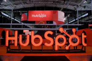 شرکت Alphabet در حال بررسی خرید HubSpot است